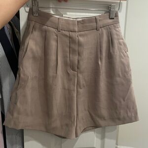 SALE 🥳 Aritzia Babaton Shorts size 0